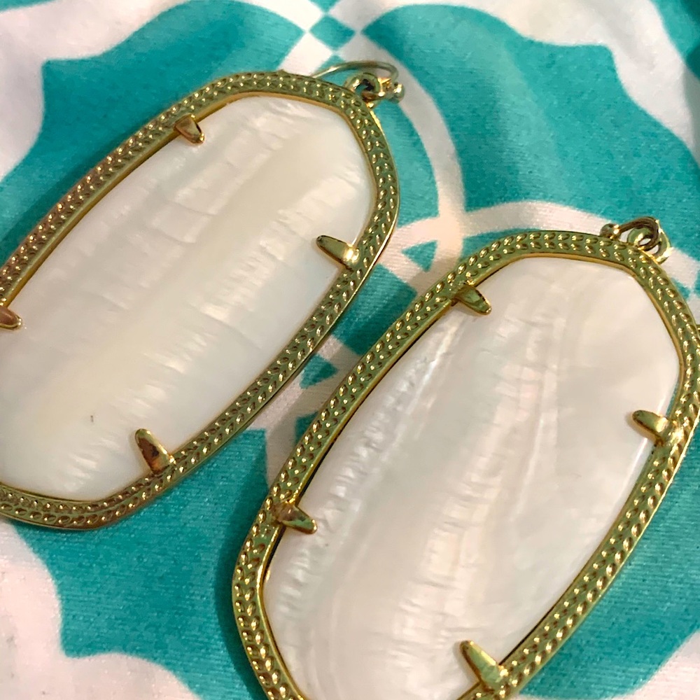 Kendra Scott Danielle Earrings in White Pearl